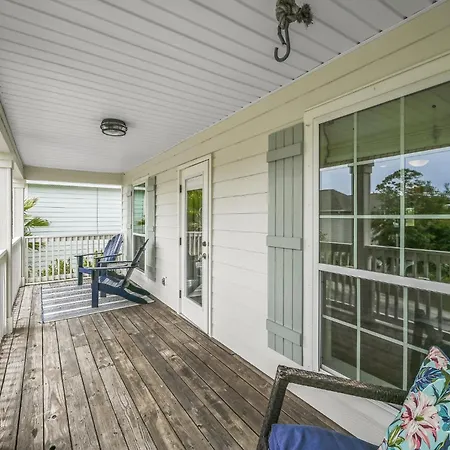 Treasure Palms - Golf Cart- Bikes - Arcade- Peloton- Near Rosemary - Community Pool Villa